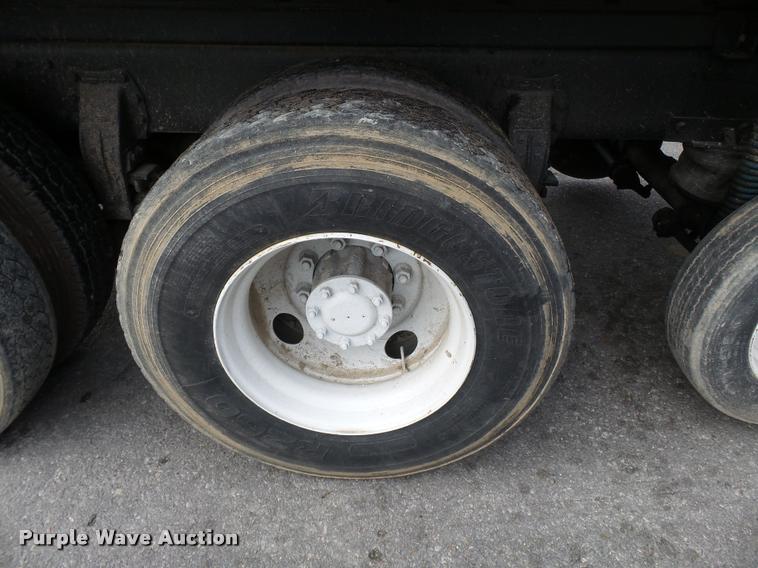 image for item K3472 1989 Peterbilt 379 dump truck