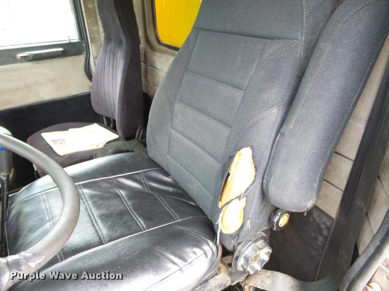 image for item K3472 1989 Peterbilt 379 dump truck