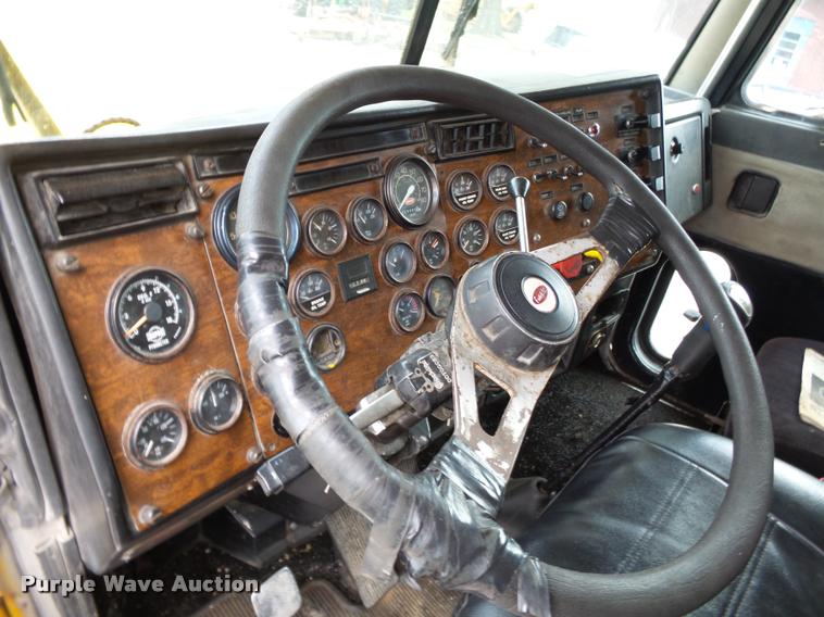 image for item K3472 1989 Peterbilt 379 dump truck