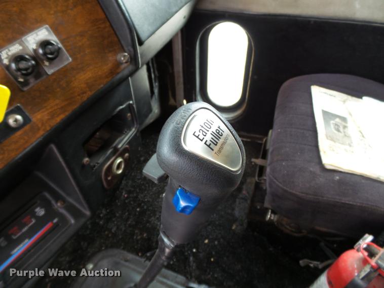 image for item K3472 1989 Peterbilt 379 dump truck