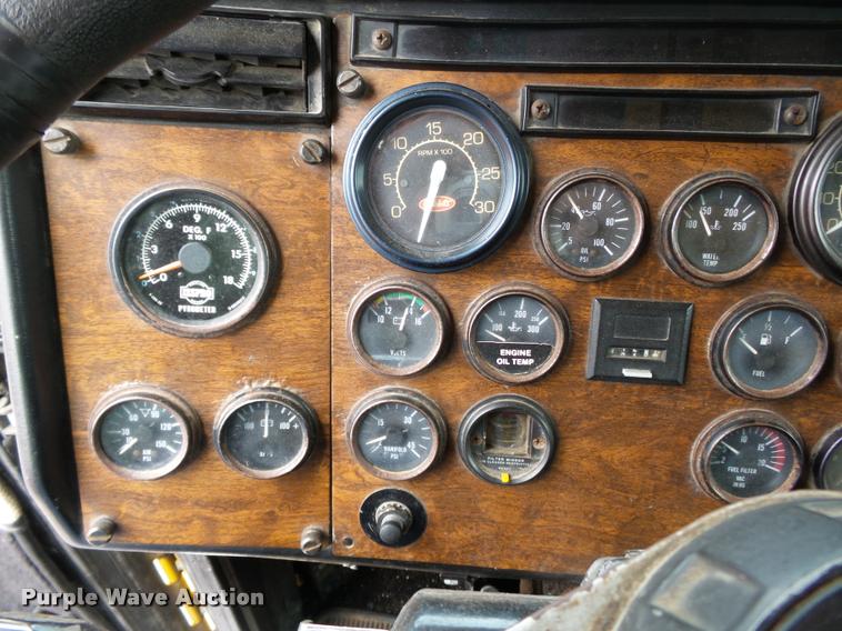 image for item K3472 1989 Peterbilt 379 dump truck