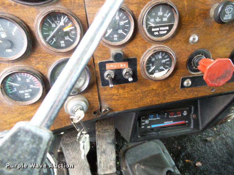 image for item K3472 1989 Peterbilt 379 dump truck