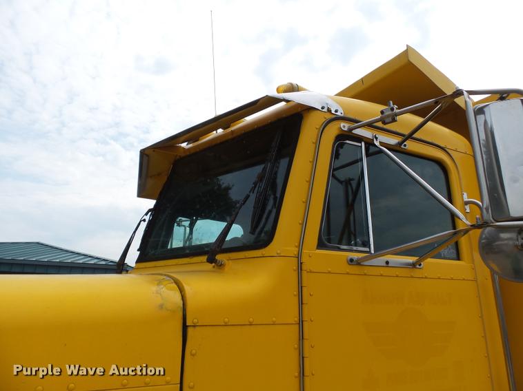 image for item K3472 1989 Peterbilt 379 dump truck