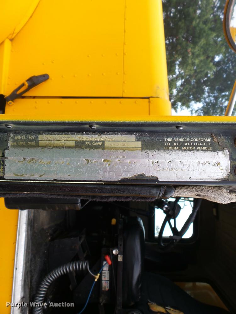 image for item K3472 1989 Peterbilt 379 dump truck