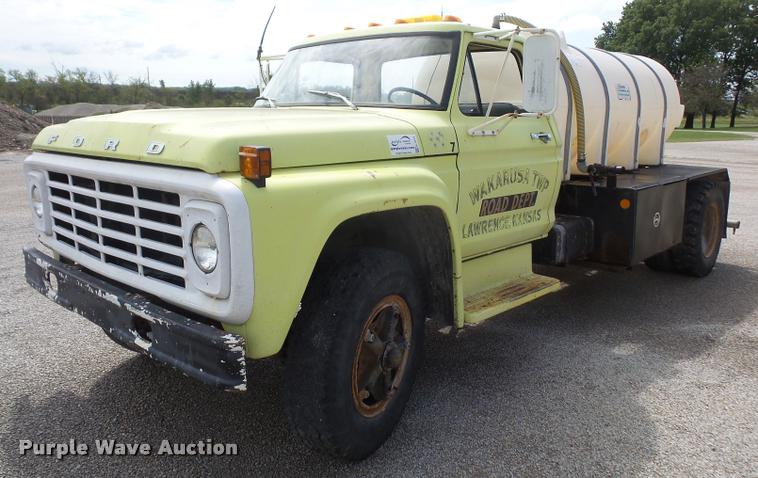 image for item K3516 1978 Ford F700 tank truck