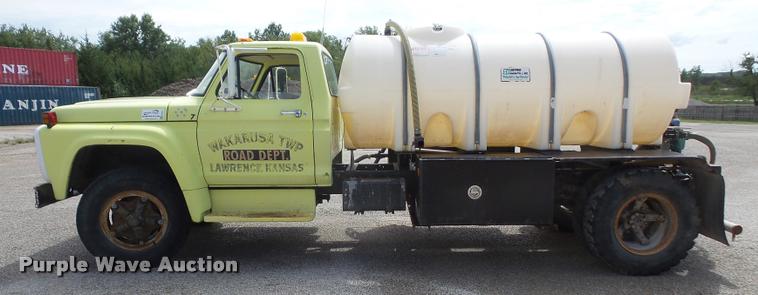 image for item K3516 1978 Ford F700 tank truck