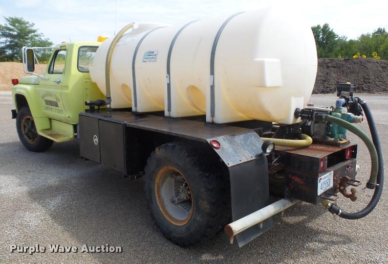image for item K3516 1978 Ford F700 tank truck