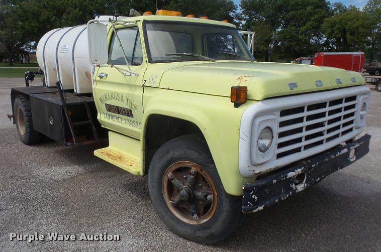 image for item K3516 1978 Ford F700 tank truck