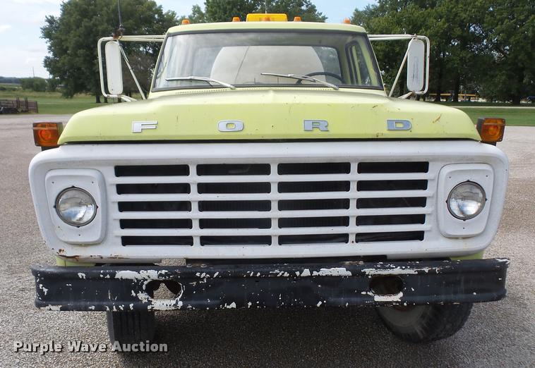 image for item K3516 1978 Ford F700 tank truck