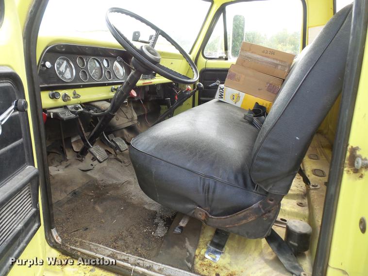 image for item K3516 1978 Ford F700 tank truck