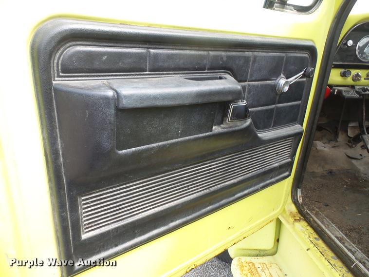 image for item K3516 1978 Ford F700 tank truck