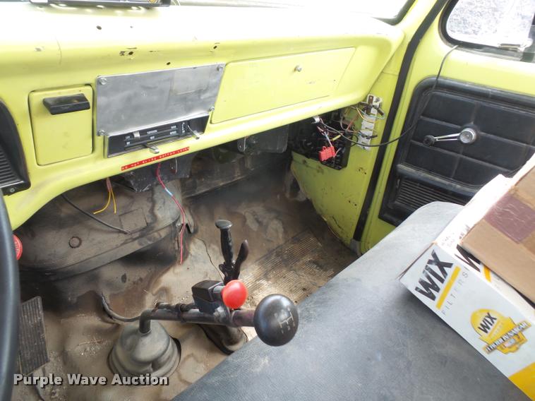 image for item K3516 1978 Ford F700 tank truck