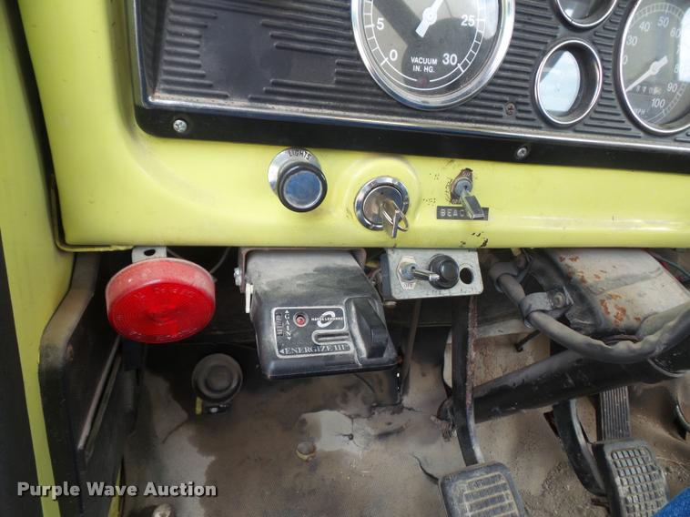 image for item K3516 1978 Ford F700 tank truck