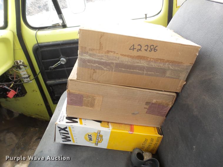 image for item K3516 1978 Ford F700 tank truck