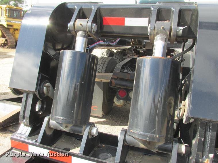 image for item K4207 2014 Towmaster T-110DTG lowboy equipment trailer