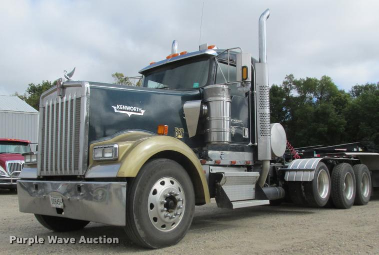 image for item K4208 2000 Kenworth W900L semi truck