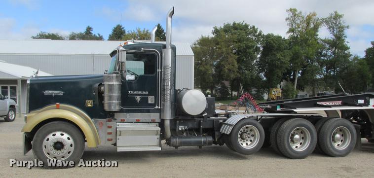 image for item K4208 2000 Kenworth W900L semi truck