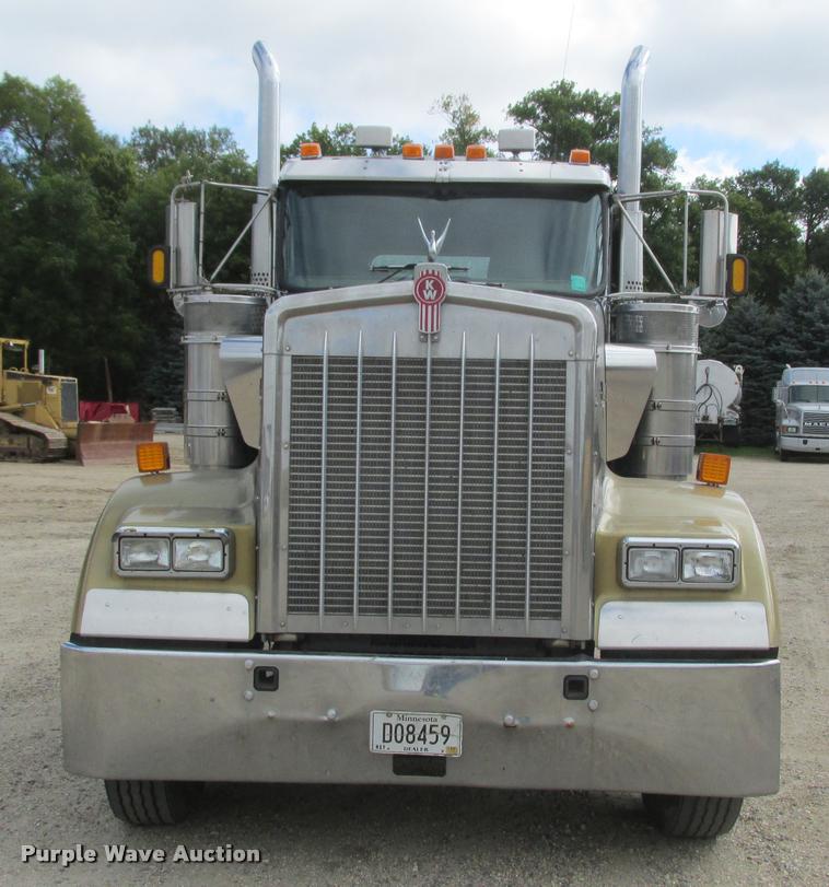 image for item K4208 2000 Kenworth W900L semi truck