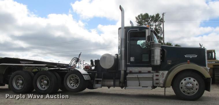 image for item K4208 2000 Kenworth W900L semi truck