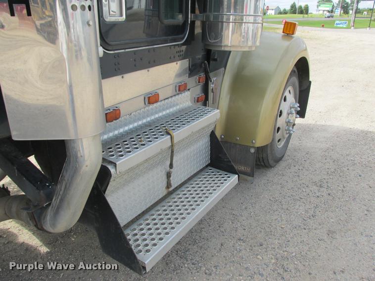 image for item K4208 2000 Kenworth W900L semi truck