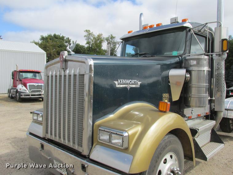 image for item K4208 2000 Kenworth W900L semi truck