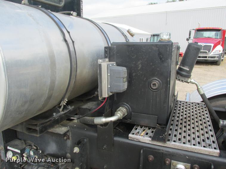 image for item K4208 2000 Kenworth W900L semi truck