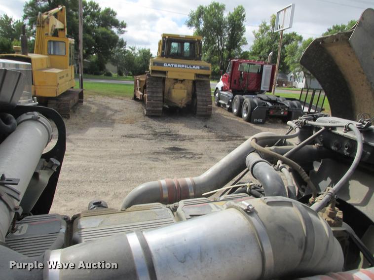 image for item K4208 2000 Kenworth W900L semi truck