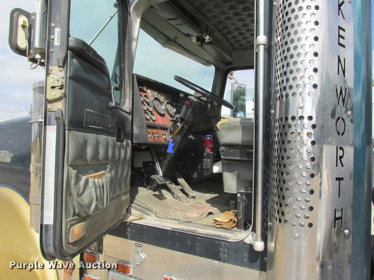 image for item K4208 2000 Kenworth W900L semi truck