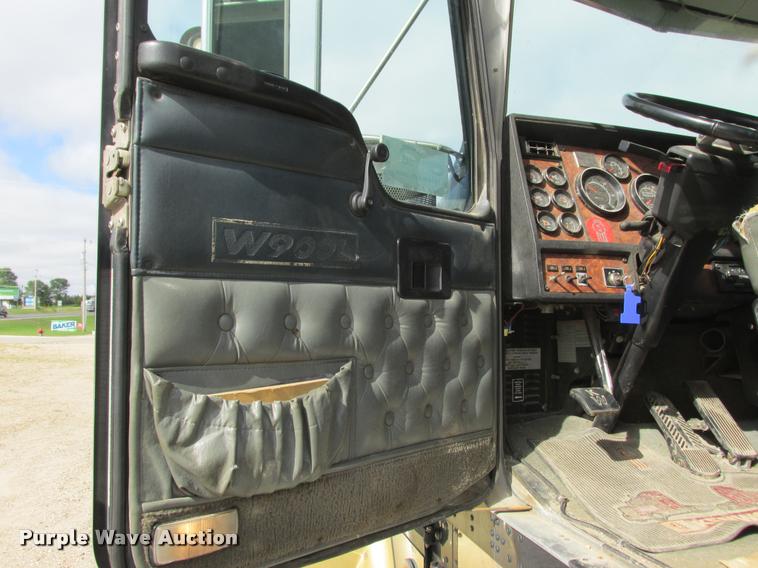 image for item K4208 2000 Kenworth W900L semi truck
