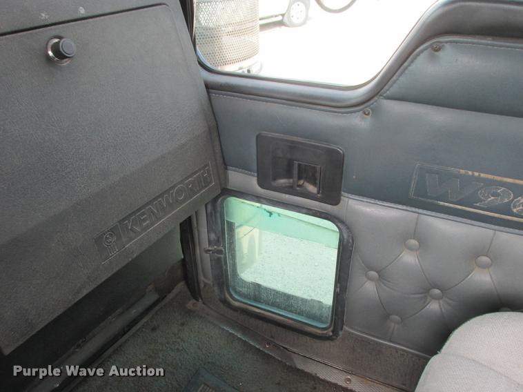 image for item K4208 2000 Kenworth W900L semi truck