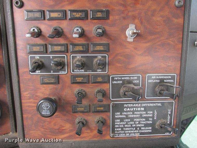 image for item K4208 2000 Kenworth W900L semi truck