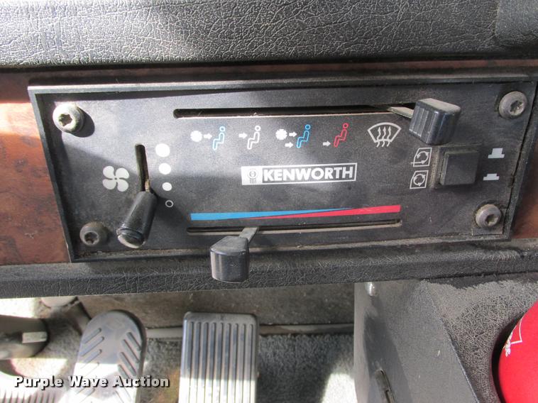 image for item K4208 2000 Kenworth W900L semi truck