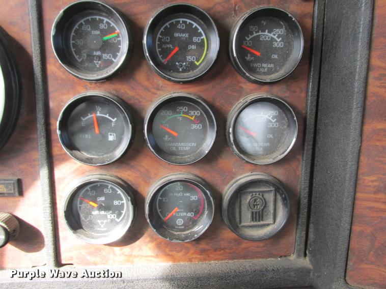 image for item K4208 2000 Kenworth W900L semi truck