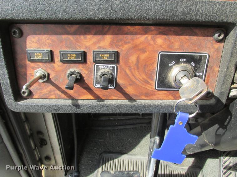 image for item K4208 2000 Kenworth W900L semi truck