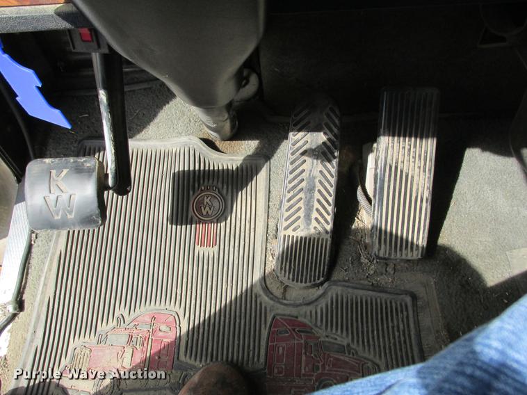 image for item K4208 2000 Kenworth W900L semi truck