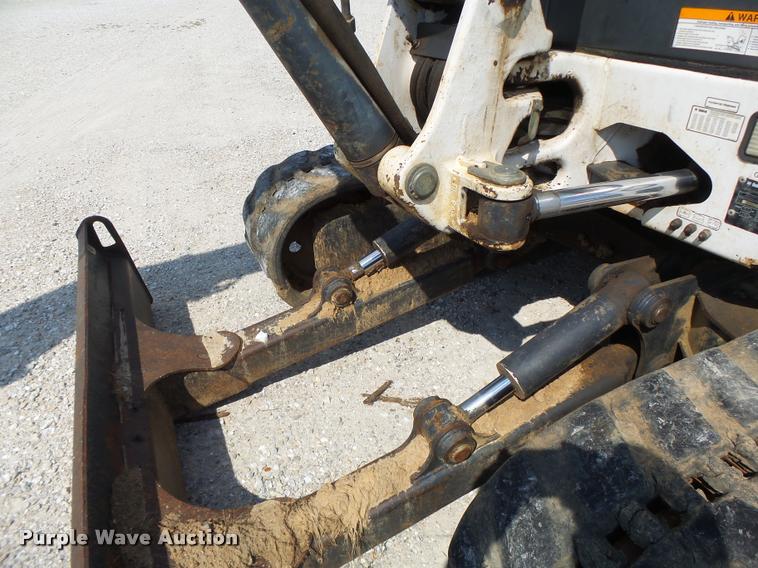 image for item K5689 2004 Bobcat 435 compact excavator