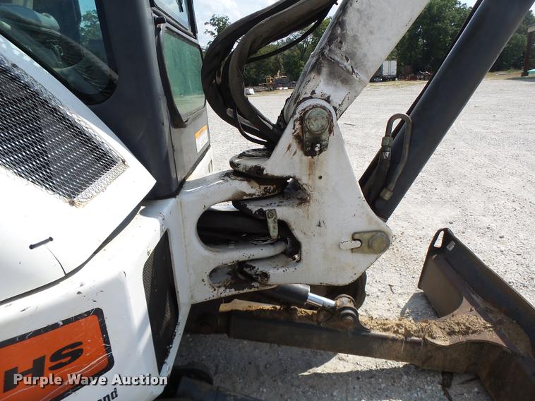 image for item K5689 2004 Bobcat 435 compact excavator