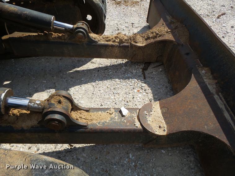 image for item K5689 2004 Bobcat 435 compact excavator