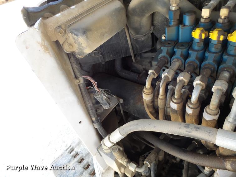 image for item K5689 2004 Bobcat 435 compact excavator