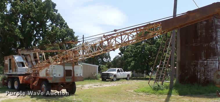 image for item L1601 Little Giant truck crane