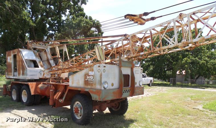 image for item L1601 Little Giant truck crane