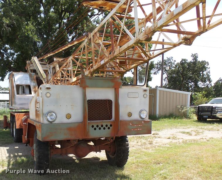 image for item L1601 Little Giant truck crane