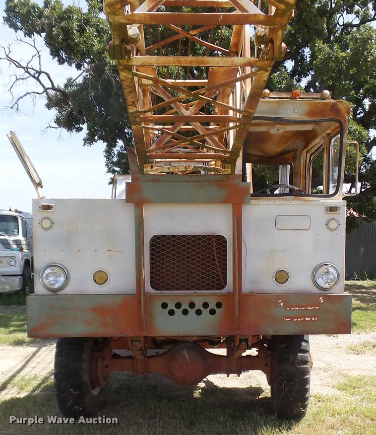 image for item L1601 Little Giant truck crane