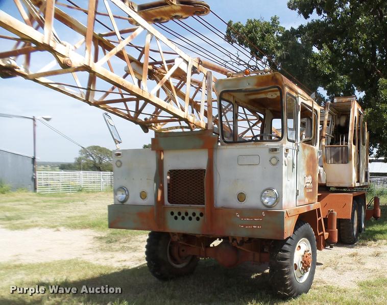 image for item L1601 Little Giant truck crane