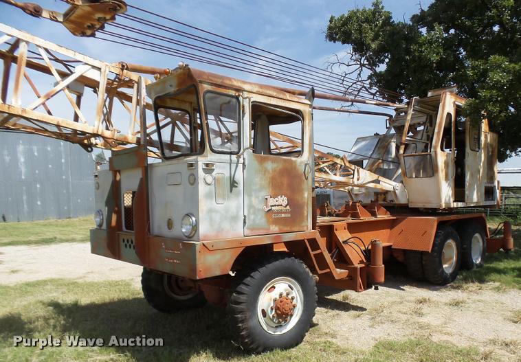 image for item L1601 Little Giant truck crane
