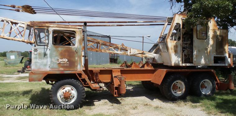 image for item L1601 Little Giant truck crane
