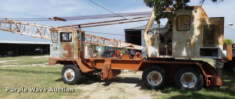 image for item L1601 Little Giant truck crane