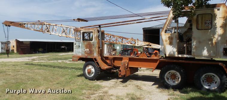 image for item L1601 Little Giant truck crane