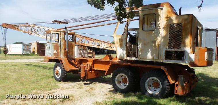 image for item L1601 Little Giant truck crane