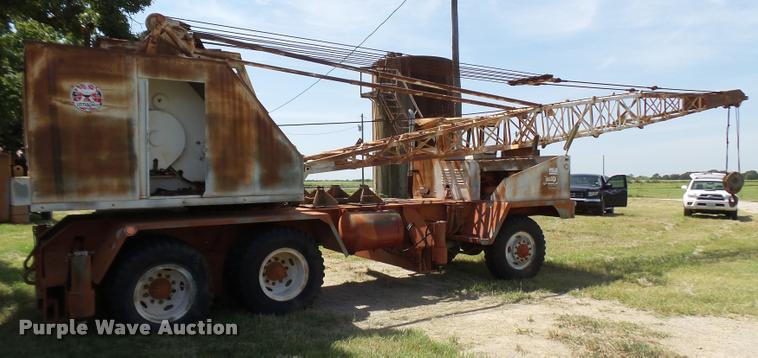 image for item L1601 Little Giant truck crane